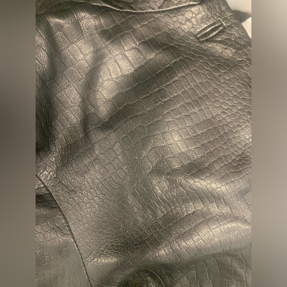 Colebrook & Co. Croc ๐ Embossed Genuine Leather Jacket - Picture 11 of 11